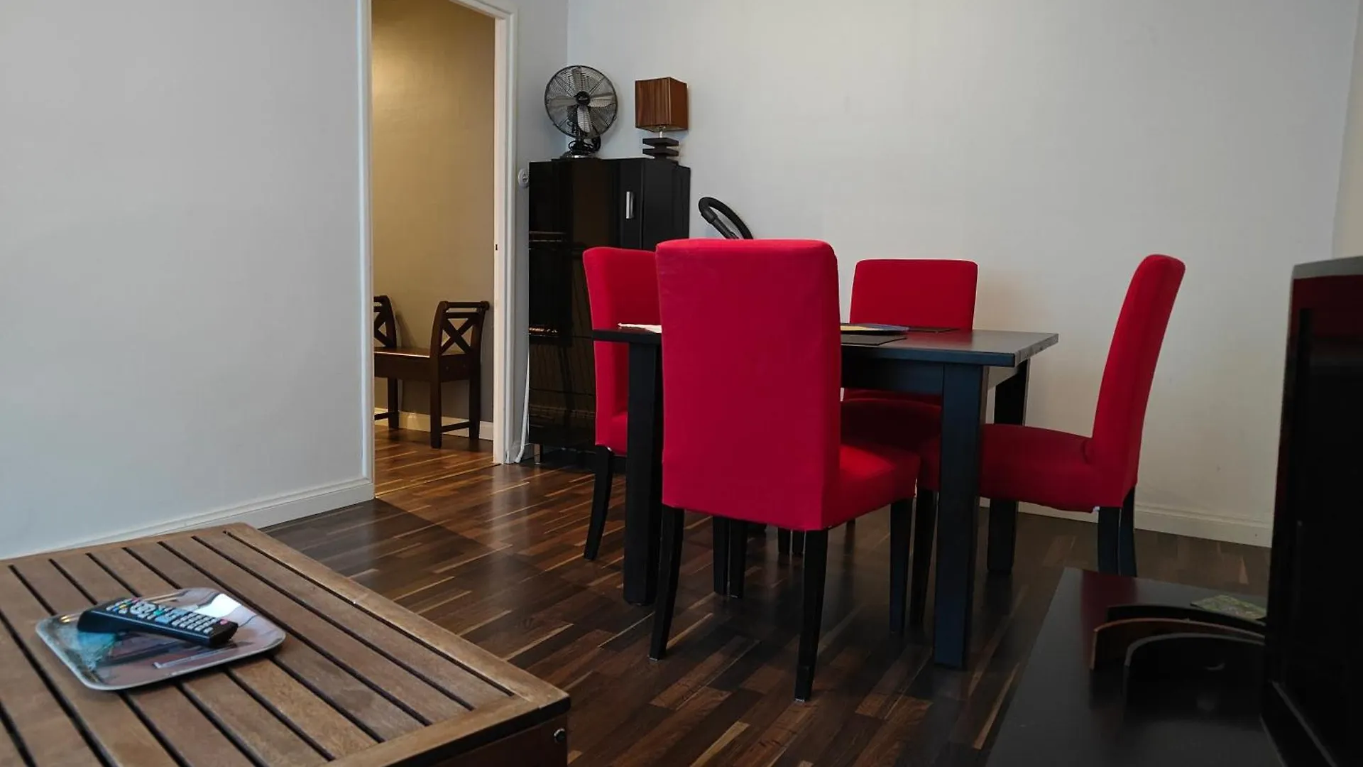 Livingroom And One Bedroom Apartment In Trendy Kallio Area 헬싱키