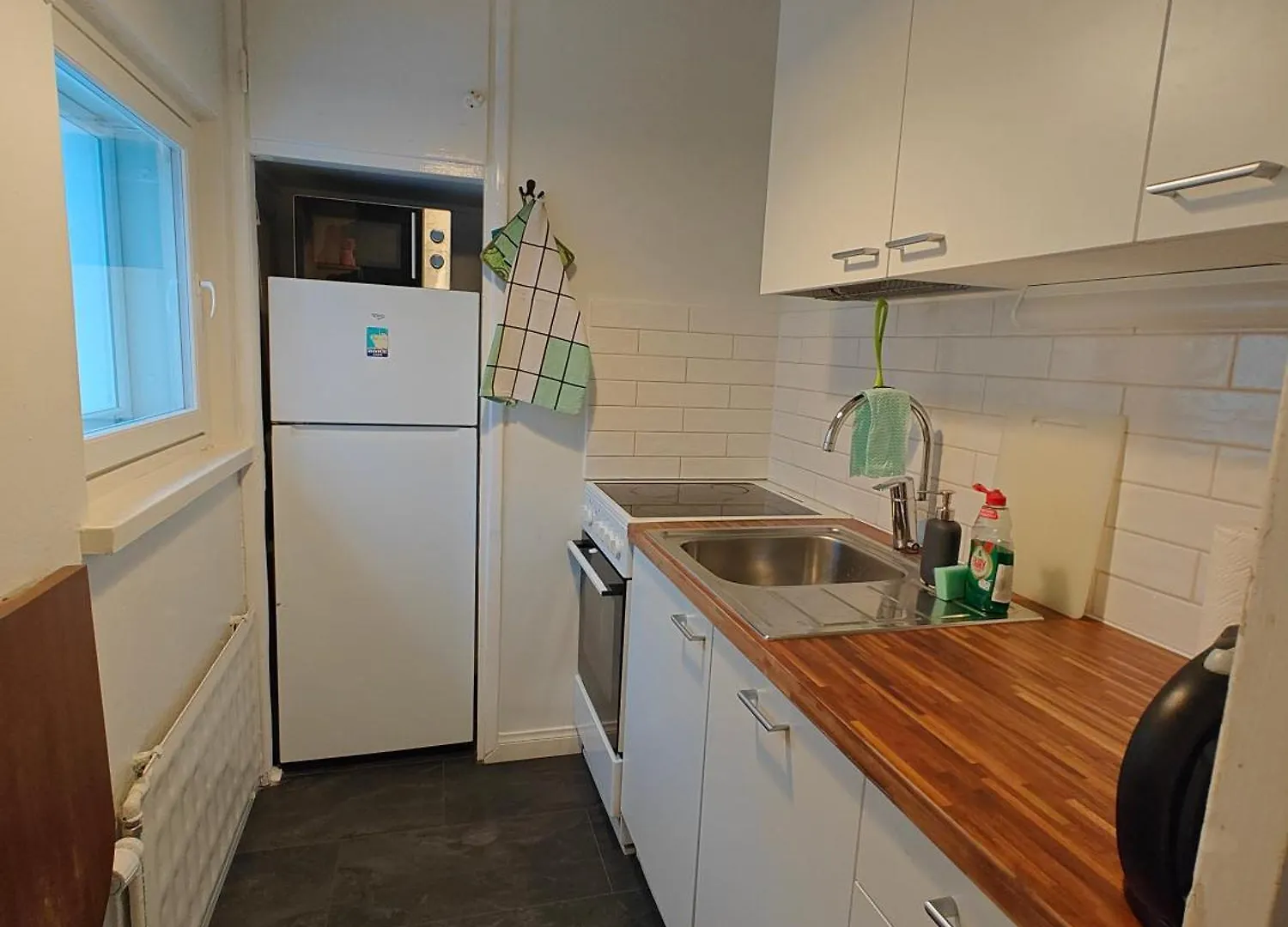 Livingroom And One Bedroom Apartment In Trendy Kallio Area 헬싱키